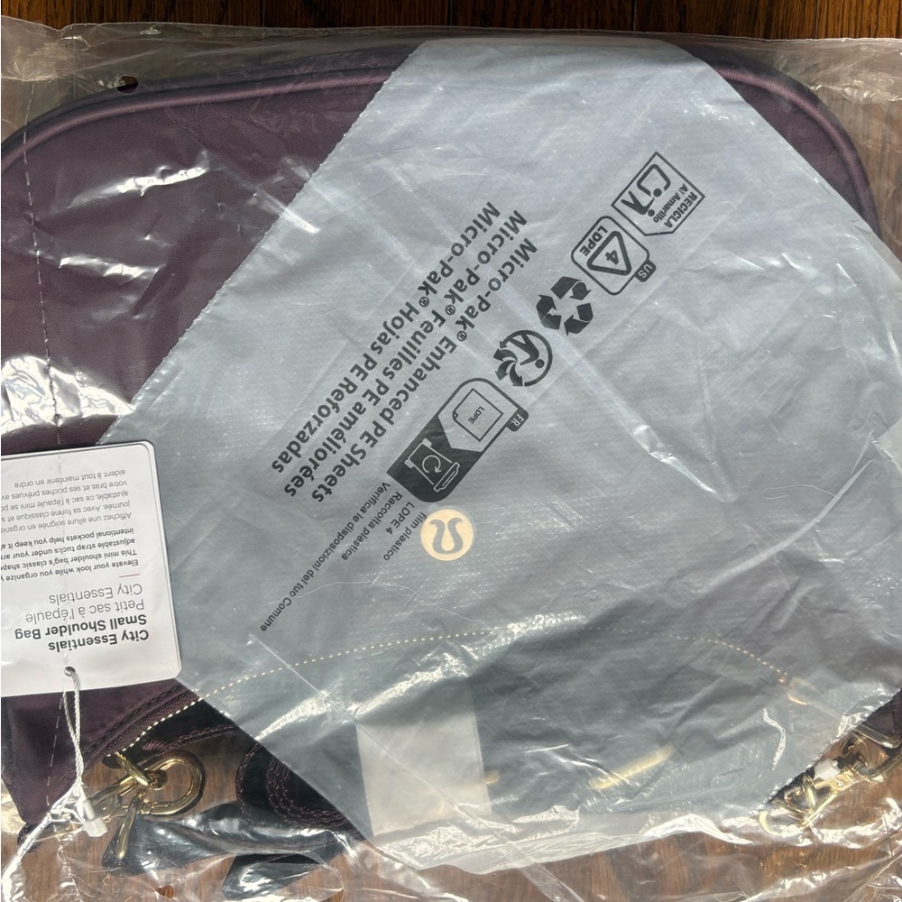 NWT Lululemon City Essentials Small Purse 3L in Black Plum - Picture 5 of 5